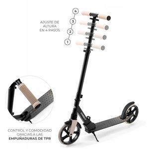 Detalle ajuste de altura en 4 pasos del manillar scooter Kinderkraft FREELY y empuñaduras ergonómicas de TPR para mayor control y comodidad