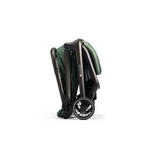 Coche de paseo Kinderkraft NUBI 2 verde plegado de forma compacta con plegado automático, ideal para viajes y transporte