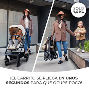 Coche Travel System Kinderkraft NEWLY 3 en 1 de solo 7,5 kg: mamá paseando con niño en modo silla y plegando el coche en segundos con una mano