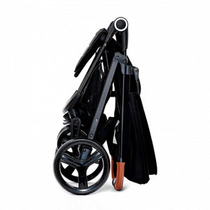 Coche de paseo Kinderkraft GRANDE PLUS negro plegado con sistema Click & Fold una sola mano, compacto y estable, ruedas antipinchazos con suspensión