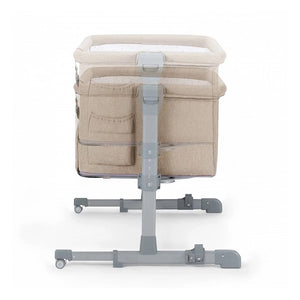 Detalle regulador de altura de cuna colecho Kinderkraft NESTE UP beige, 5 niveles de ajuste visibles en columna central gris con patas ajustables.