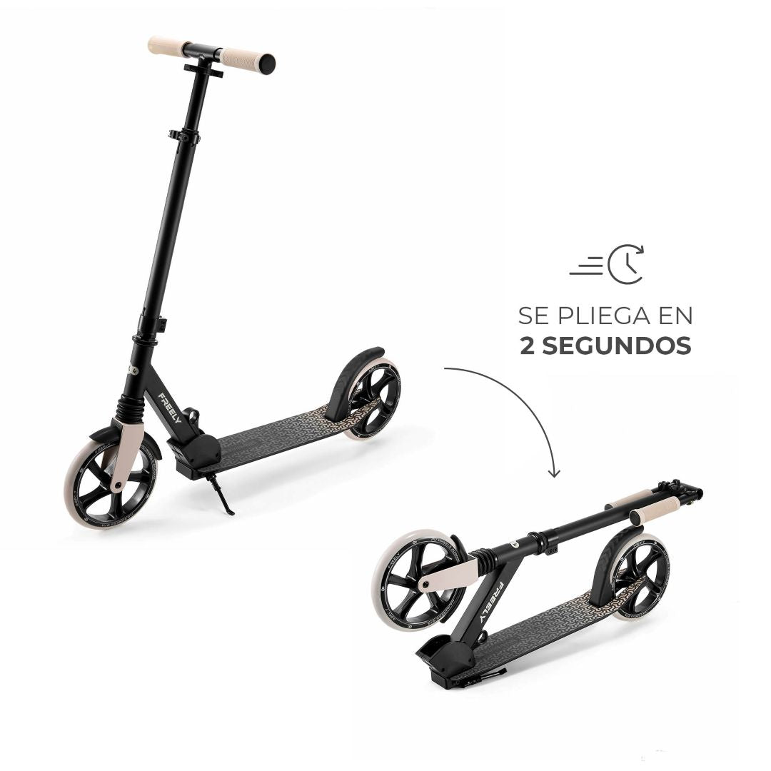 Scooter plegable Kinderkraft FREELY beige desplegado y plegado, mecanismo de plegado rápido en 2 segundos, fácil de transportar y guardar