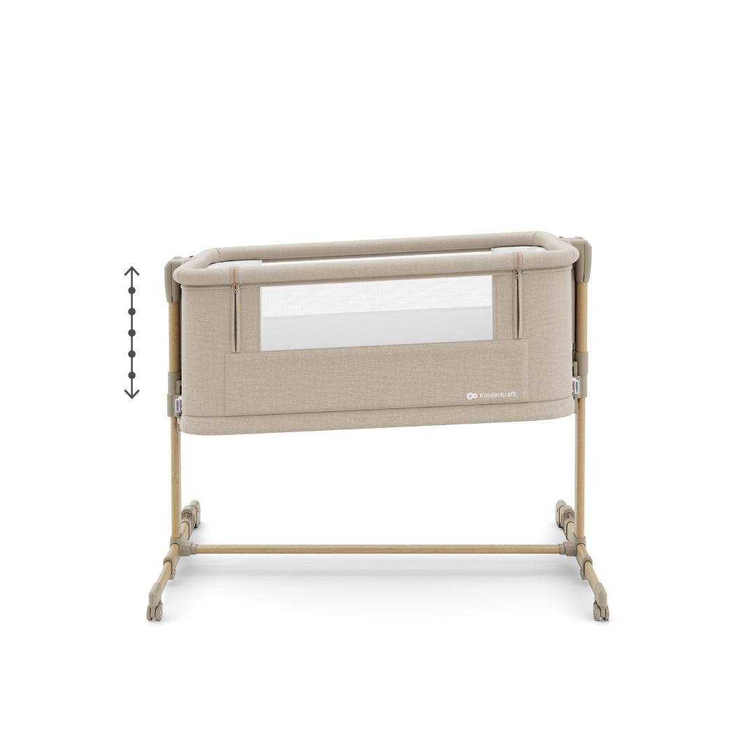 Cuna 3 en 1 NESTE GROW 2 de Kinderkraft beige: cuna colecho para bebé, cuna y cuna para niños mayores. Ajustable en 5 niveles de altura y 2 de inclinación, plegable y resistente, con 2 ruedas con bloqueo. De RN a 2 años. Vista lateral en posición inclinada.
