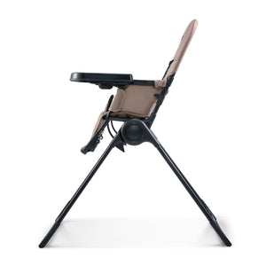 Vista lateral silla de comer compacta Kinderkraft BINCI beige, reposapiés regulable, rueda y bandeja ajustable en 3 niveles