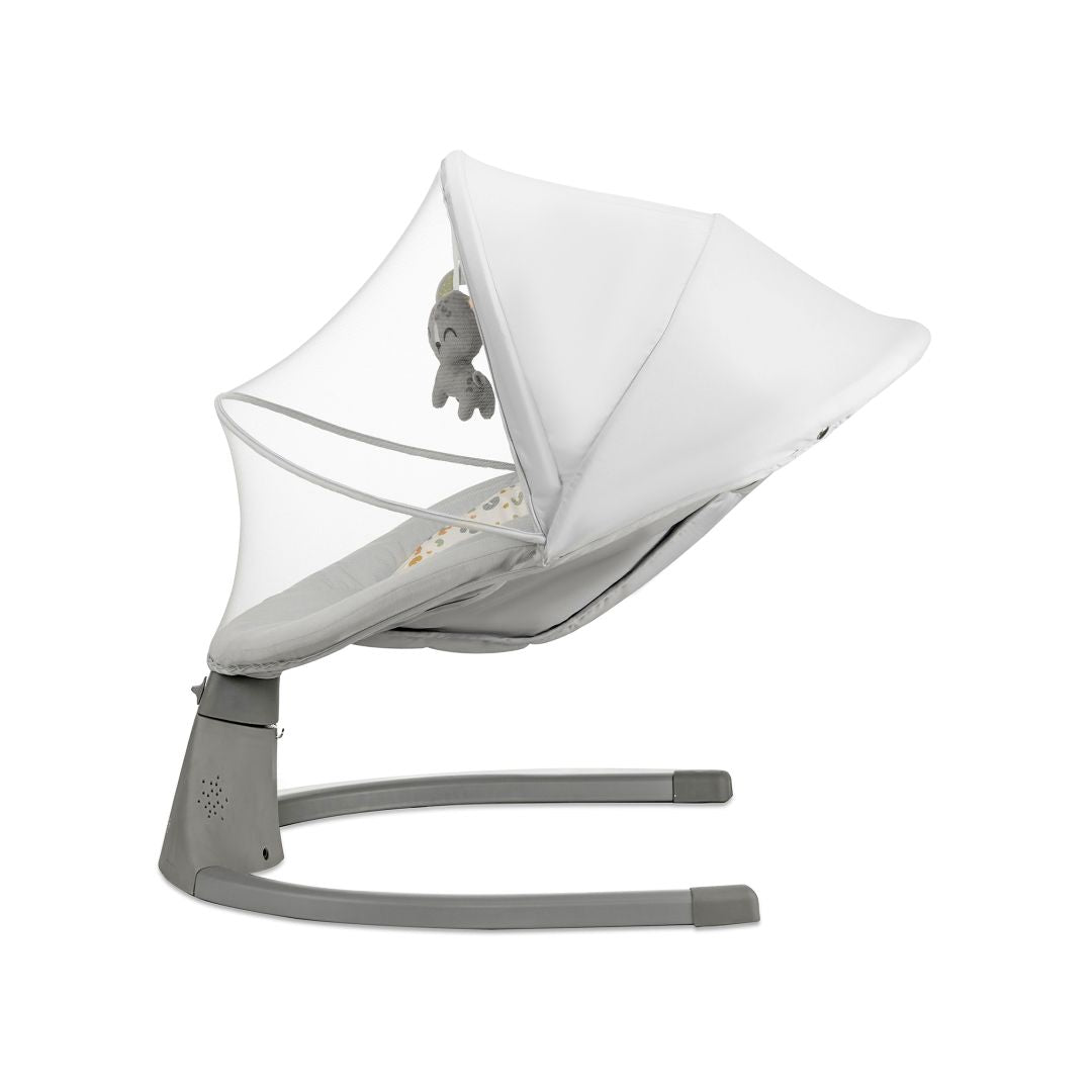 Vista lateral mecedora eléctrica Kinderkraft LUMI 2 gris claro con mosquitera, posición reclinada y altavoz integrado en la base