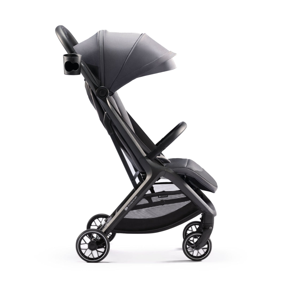 Coche de paseo Kinderkraft NUBI 2 gris en posición sentada, vista lateral con capota impermeable UPF50+, portavasos y ruedas PU 360°