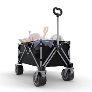 Carrito de transporte plegable Kinderkraft ROLLSTER negro cargado con juguetes y accesorios de playa, ruedas todoterreno y asa telescópica