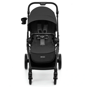 Coche de paseo bebé Kinderkraft YOXI gris vista frontal, arnés regulable de 5 puntos con protectores, capota grande UPF50+ y portavasos incluido