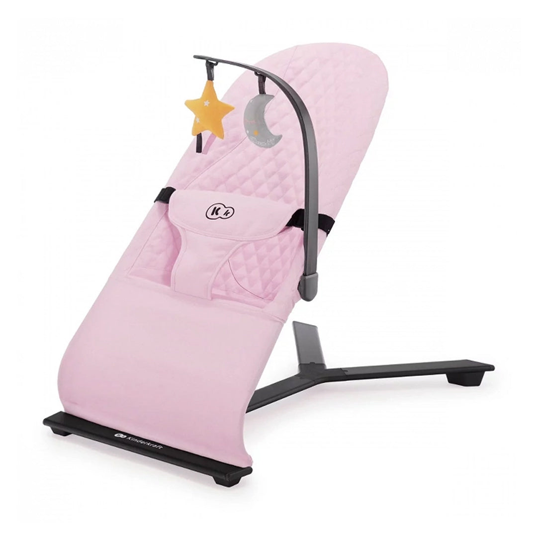 Hamaca bebé Kinderkraft MIMI rosa diseño nórdico, balanceo natural independiente, tela suave acolchada, base de madera y arco con 2 juguetes desmontable - Vista principal